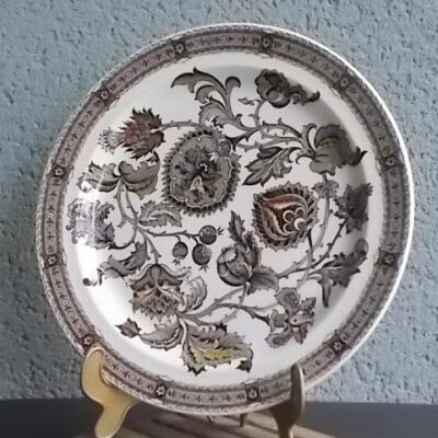 Assiette décorative "Jacobean", en faïence fine Ivoire à motif floral stylisé en camaïeu de Marron. De la manufacture Ridgway - Staffordshire - England
