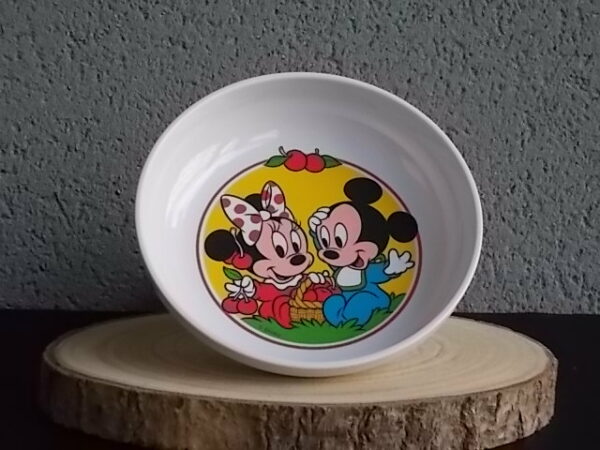 Assiette creuse en mélamine Blanche. Décors représentant "Mickey & Minnie" de Disney. De la marque Tigex