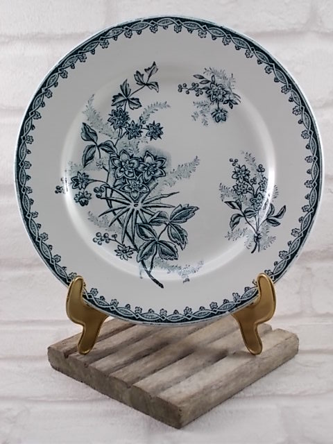 Assiette plate "Terre de Fer" , faïence Blanche, décors "Margot", motif botanique Vert