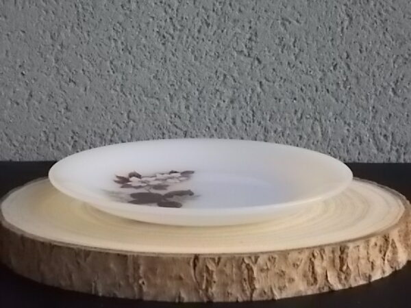 Assiette à dessert "Aubépines", en verre Opale et motif floral. De la Marque Arcopal France