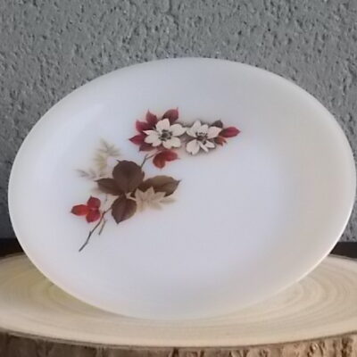 Assiette à dessert "Aubépines", en verre Opale et motif floral. De la Marque Arcopal France