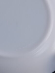 Assiette à dessert "Contes de Perrault" en verre Opale Blanc à motif Bleu. Pour la Marque Esso par la marque Arcopal France