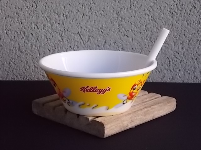 Bol à céréales avec paille « Miel Pops » de Kellogg&rsquo;s