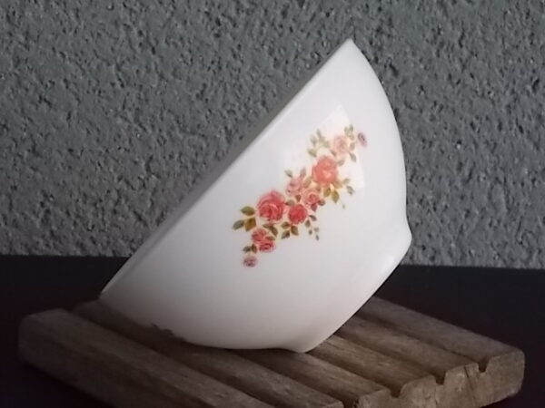 Bol à déjeuner "Bagatelle", en verre Opale Blanc et motif floral. De la marque Arcopal France