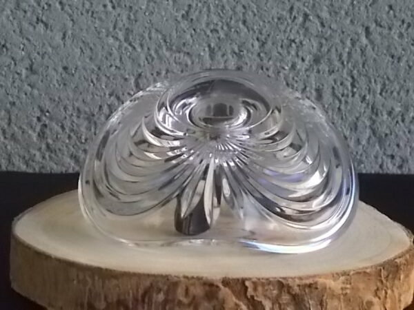 Bougeoir "Aurea", en Cristal, 24 % de plomb translucide. Forme coupelle triangulaire. Décors d'Arcs rejoint par Palmes. De Royal Crystal Rock, Italy.