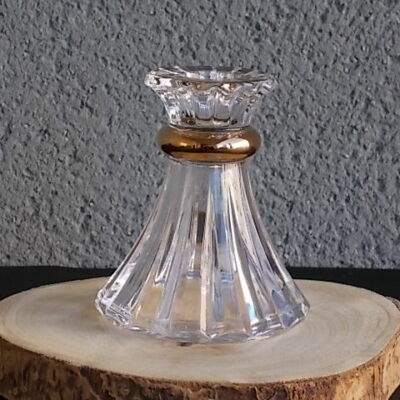 Bougeoir "Eventail", en cristal 24 % de Plomb. Forme évasé plissé, resserré par anneau en dorure. De la Marque Cristal d'Arques