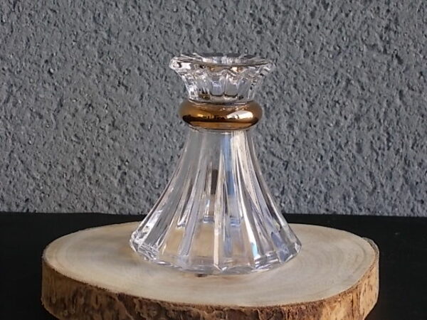 Bougeoir "Eventail", en cristal 24 % de Plomb. Forme évasé plissé, resserré par anneau en dorure. De la Marque Cristal d'Arques
