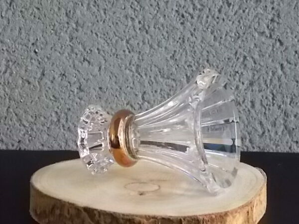 Bougeoir "Eventail", en cristal 24 % de Plomb. Forme évasé plissé, resserré par anneau en dorure. De la Marque Cristal d'Arques