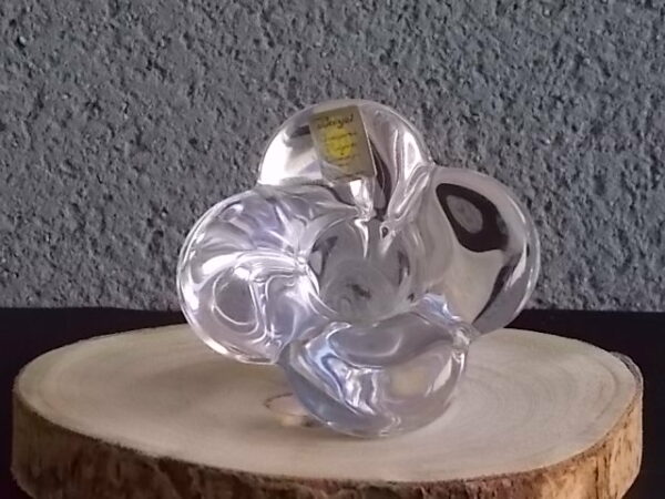 Bougeoir en Cristal translucide 25 % de Plomb. Forme "Fleur" 4 pétales bombées, coté effet vrillé. De Cristalleries Royales de Champagne 1666 - Bayel