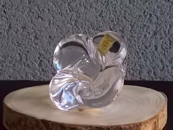 Bougeoir en Cristal translucide 25 % de Plomb. Forme "Fleur" 4 pétales bombées, coté effet vrillé. De Cristalleries Royales de Champagne 1666 - Bayel