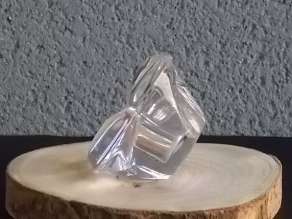 Bougeoir en Cristal translucide 25 % de Plomb. Forme "Fleur" 4 pétales bombées, coté effet vrillé. De Cristalleries Royales de Champagne 1666 - Bayel