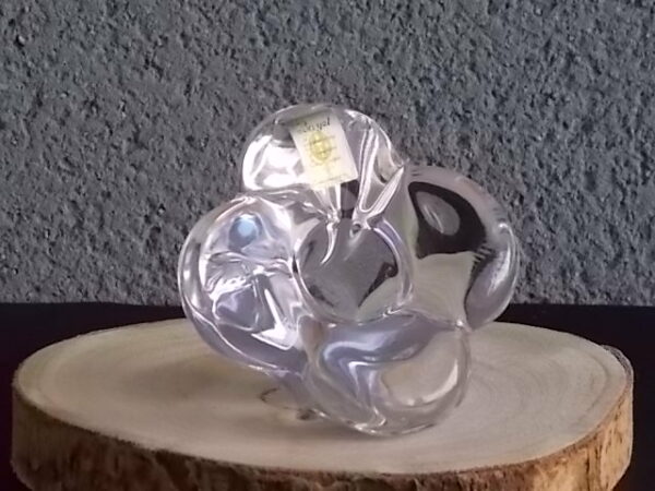 Bougeoir en Cristal translucide 25 % de Plomb. Forme "Fleur" 4 pétales bombées, coté effet vrillé. De Cristalleries Royales de Champagne 1666 - Bayel