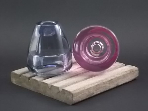 Bougeoir "Flick Flack" réversible, en verre coloré Rose Lilas et Gris Bleu de Leonardo. Made in Germany, depuis 1972.