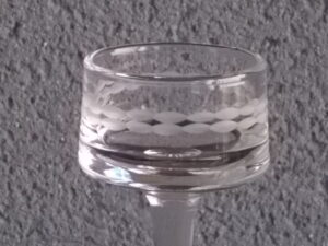Bougeoir de table en verre épais ciselé double ligne de motif "Grain de riz".