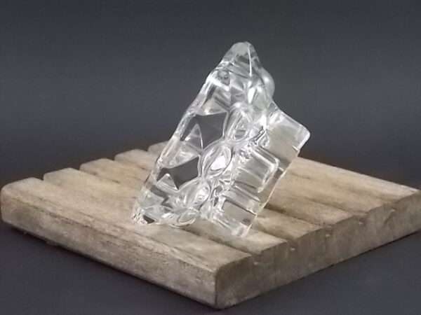 Bougeoir en verre moulé. Forme ronde, coupelle sur socle étoilé. De Verreries Mécaniques Champenoise Reims France