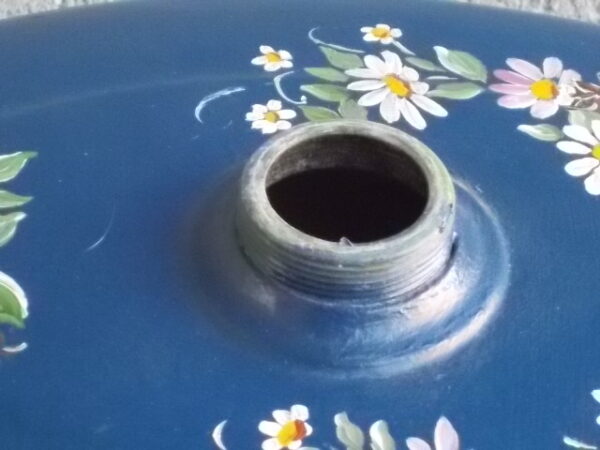 Bouillotte de Lit Oblongue, en Zinc et Laiton. Décors peint à la main de motif floral et fruitier sur fond Bleu.