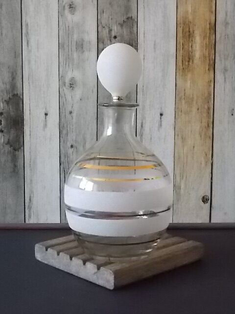 Carafe « Boule » en verre à effet granité