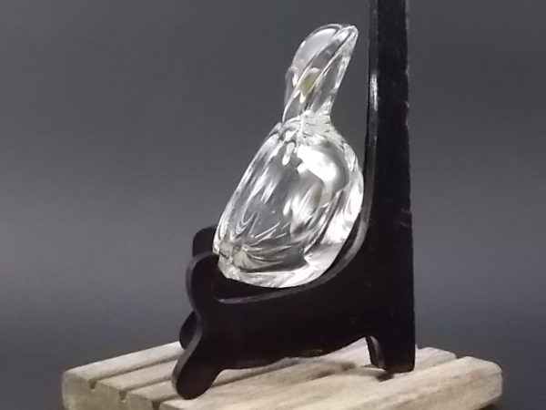 Cendrier "Pomme", en cristal translucide épais. De Art Vannes Cristal, Cristallerie de Vannes le Chatel.