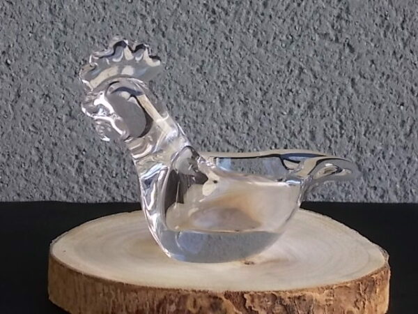 Cendrier "Poule", en cristal translucide moulé. Queue fait office de repose cigarette. De Art Vannes France