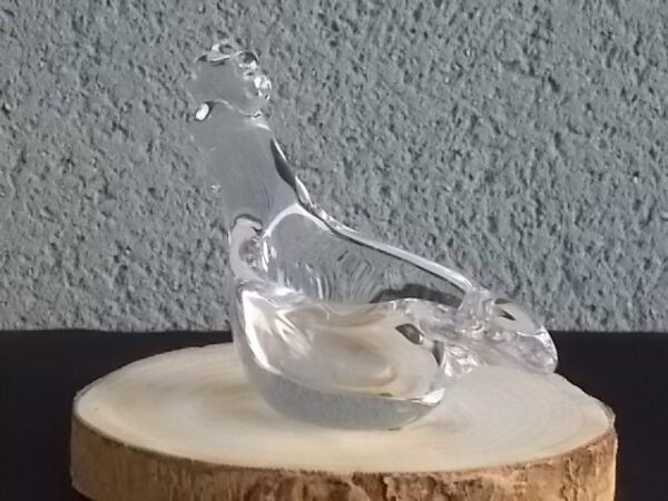 Cendrier "Poule", en cristal translucide moulé. Queue fait office de repose cigarette. De Art Vannes France