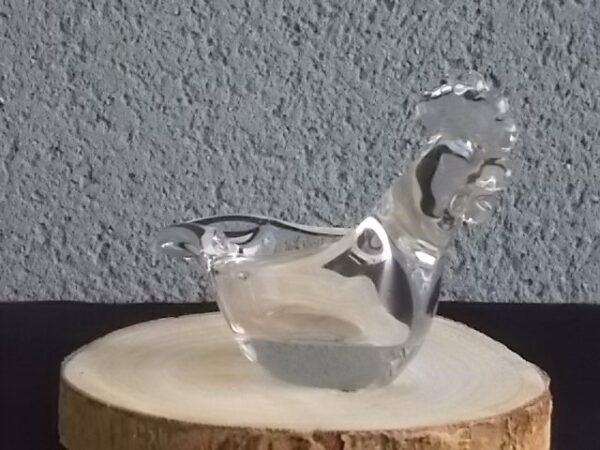 Cendrier "Poule", en cristal translucide moulé. Queue fait office de repose cigarette. De Art Vannes France