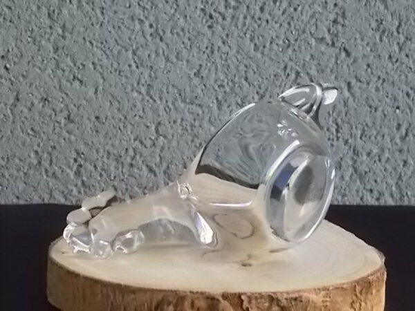 Cendrier "Poule", en cristal translucide moulé. Queue fait office de repose cigarette. De Art Vannes France