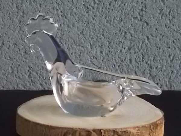 Cendrier "Poule", en cristal translucide moulé. Queue fait office de repose cigarette. De Art Vannes France