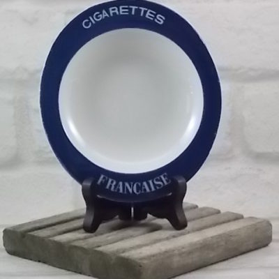 Cendrier "Cigarettes Française" en faïence Blanche, rebord Bleu de "Moulin des Loups" d' Orchies