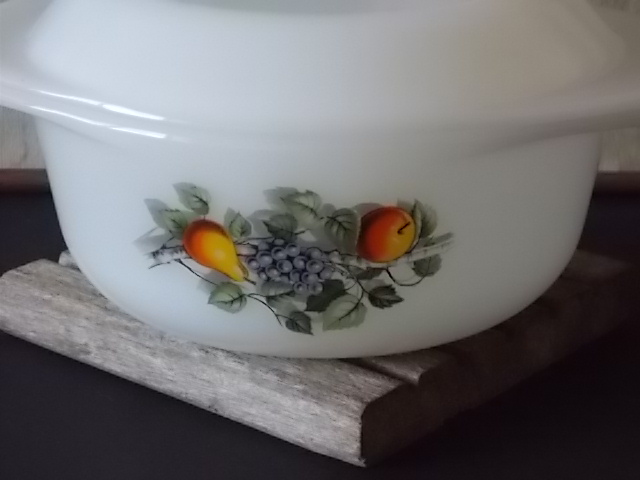 GRANDE COCOTTE ET Son Plat arcopal vintage annees 70 decor orange space