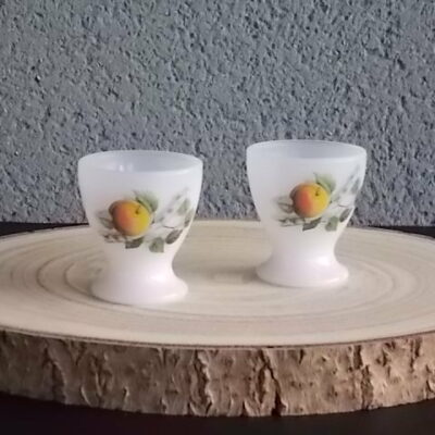 Coquetier "Fruits de France", en verre Opale et motif fruitier. De la Marque Arcopal France