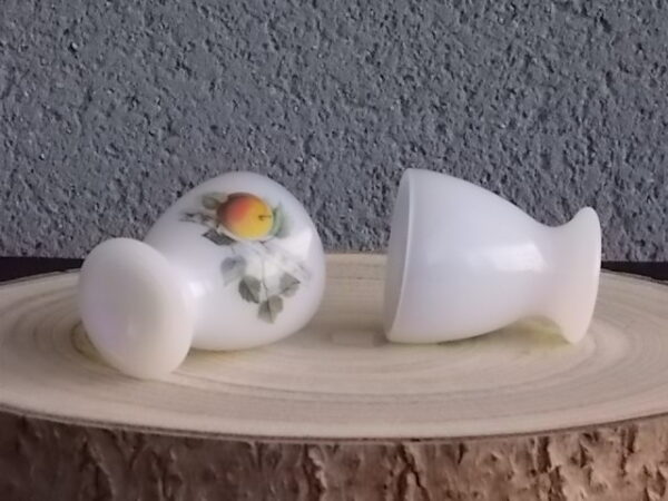 Coquetier "Fruits de France", en verre Opale et motif fruitier. De la Marque Arcopal France