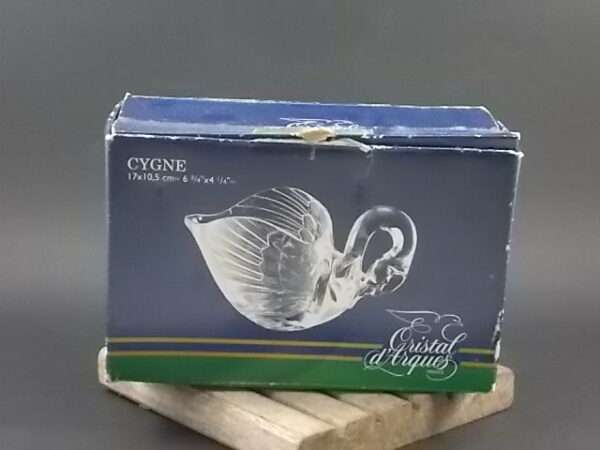 Coupe "Cygne", en cristal translucide moulé, garanti 24% de Plomb. De la marque Cristal d'Arques France