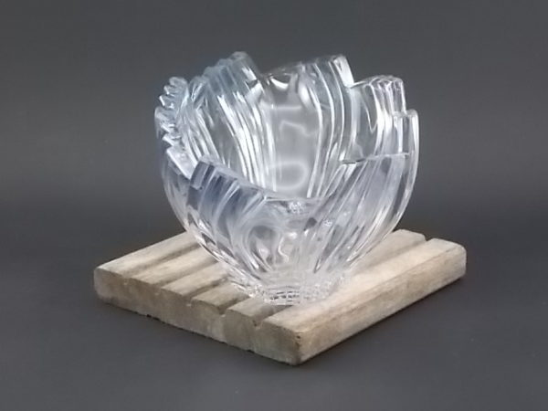 Coupe "Plissée" en Cristal 24 % de Plomb. De forme Ovale allongée, bord découpé à effet plissé drapé. De la maison Hofbauer