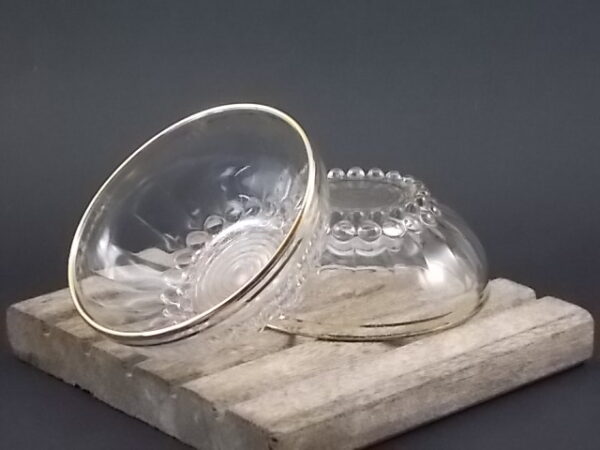 Coupe à Champagne "Monte Carlo", en verre. Paraison plissé, base perlée, fond cible et liseré en dorure. De VMC France