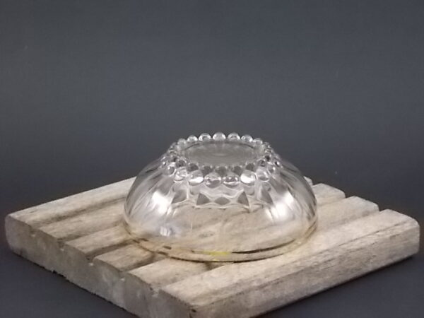 Coupe à Champagne "Monte Carlo", en verre. Paraison plissé, base perlée, fond cible et liseré en dorure. De VMC France