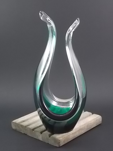Coupe à cocktail pied torsadé transparent et verre bleuté