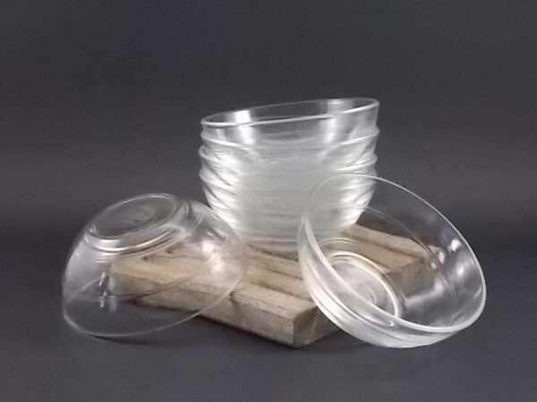 Coupelle de table "Gigogne", en verre trempé translucide. Forme bol, décors de deux double nervures. De la marque Duralex