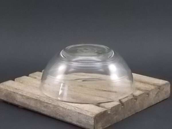 Coupelle de table "Gigogne", en verre trempé translucide. Forme bol, décors de deux double nervures. De la marque Duralex