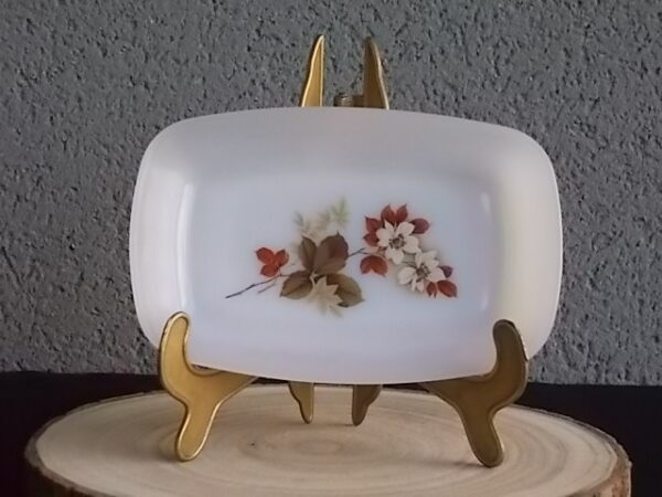 Coupelle rectangulaire "Aubépines", en verre Opale et motif floral. De la Marque Arcopal France