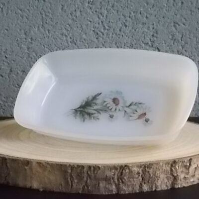 Coupelle rectangulaire "Marguerites", en verre Opale et motif floral. De la Marque Arcopal France