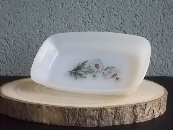 Coupelle rectangulaire "Marguerites", en verre Opale et motif floral. De la Marque Arcopal France