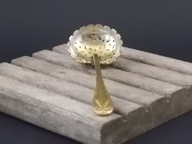 Cuillère à saupoudrer ancienne - Arts de la table