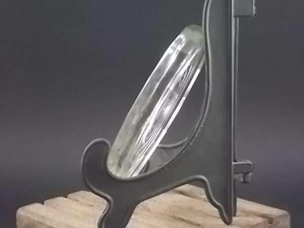 Dessous de bouteille, en verre épais, moulé pressé. Forme ronde à pans coupés. De la verrerie BVB France.