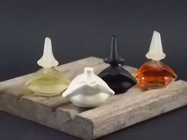 "Dali Collection" miniature P, PdT, Bain douceur 5 ml et Onguent 5 gr. sans boite. Parfum crée en 1985. De la maison Salvador Dali