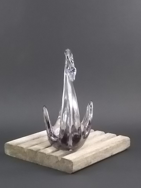 Figurine "Cygne" en verre soufflé Violet. Fabrication artisanal de l’artisan verrier de Mateus.