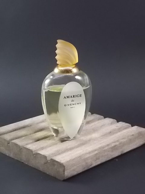 Amarige flacon EdT 50 ml. Lancé en 1991. De la maison Givenchy Paris