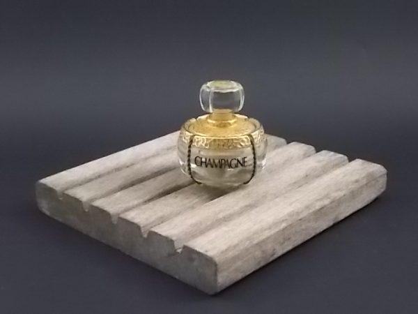 Flacon Champagne Parfum 7,5 ml. Lancé en 1993. de la maison Yves Saint Laurent