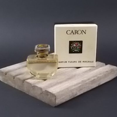 Flacon Fleurs de Rocaille Parfum 15 ml. Lancé en 1933. De la maison Caron.