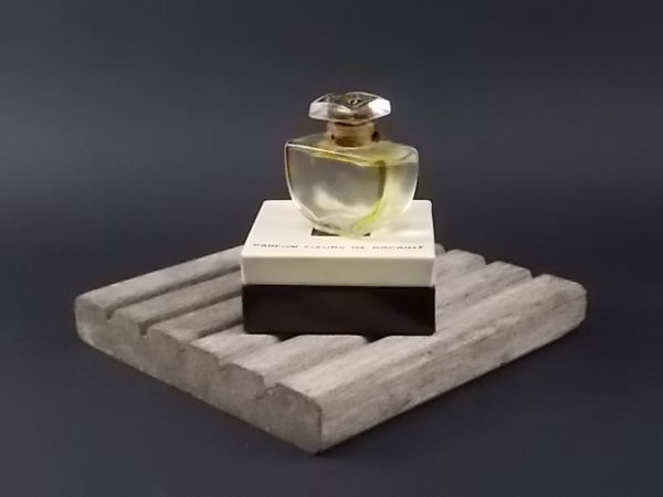 Flacon Fleurs de Rocaille Parfum 15 ml. Lancé en 1933. De la maison Caron.