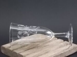 Flute à Champagne "Enghien", en verre gravé. Motif floral en Arabesque. Année 50/60. De Luminarc Verrerie d'Arques